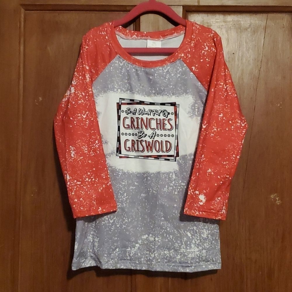 NEW "IN A WORLD FULL OF GRINCHES BE A GRISWOLD" 3/4 SLEEVE TEE